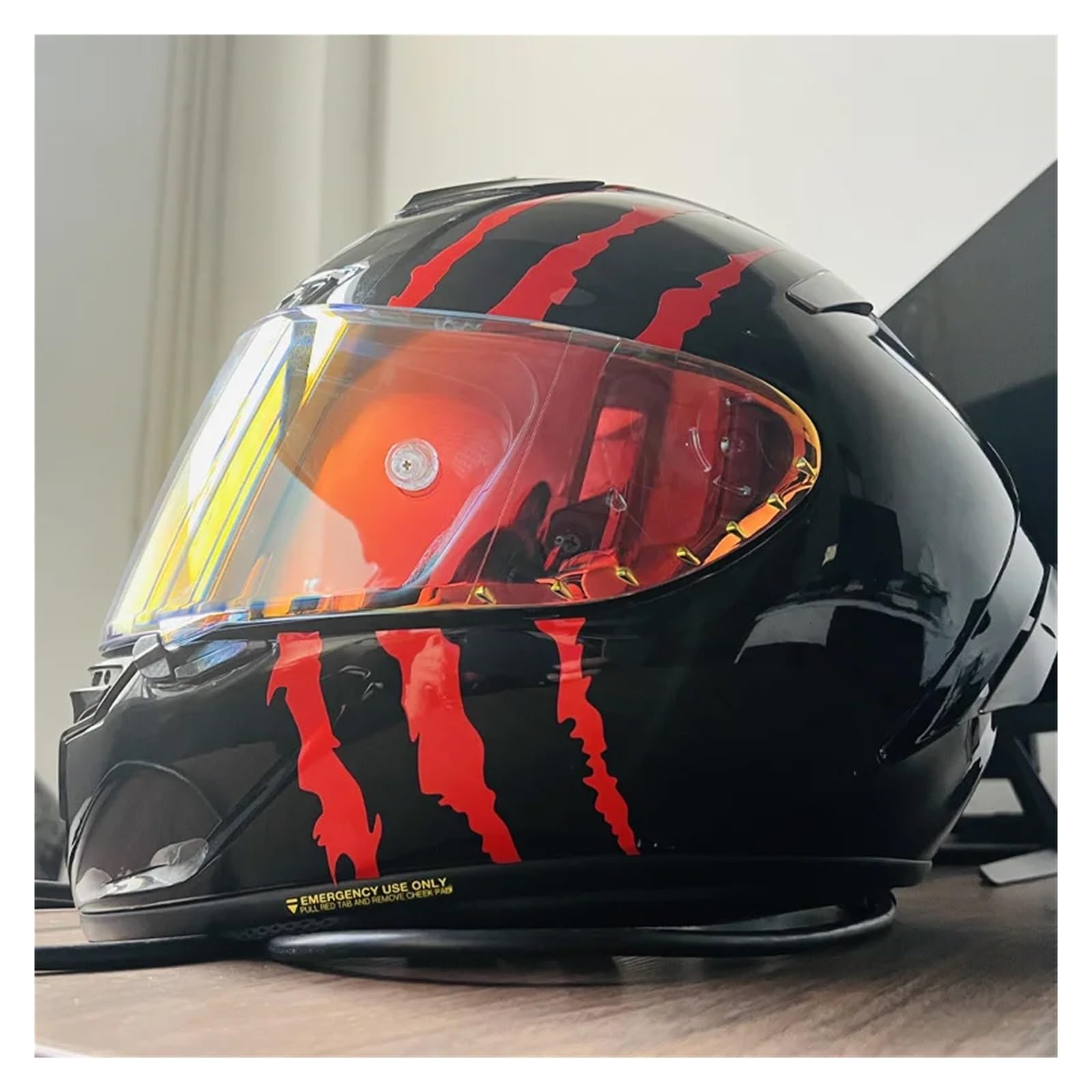 Amazon.co.jp: モンスタークロースクラッチバイクヘルメットステッカー